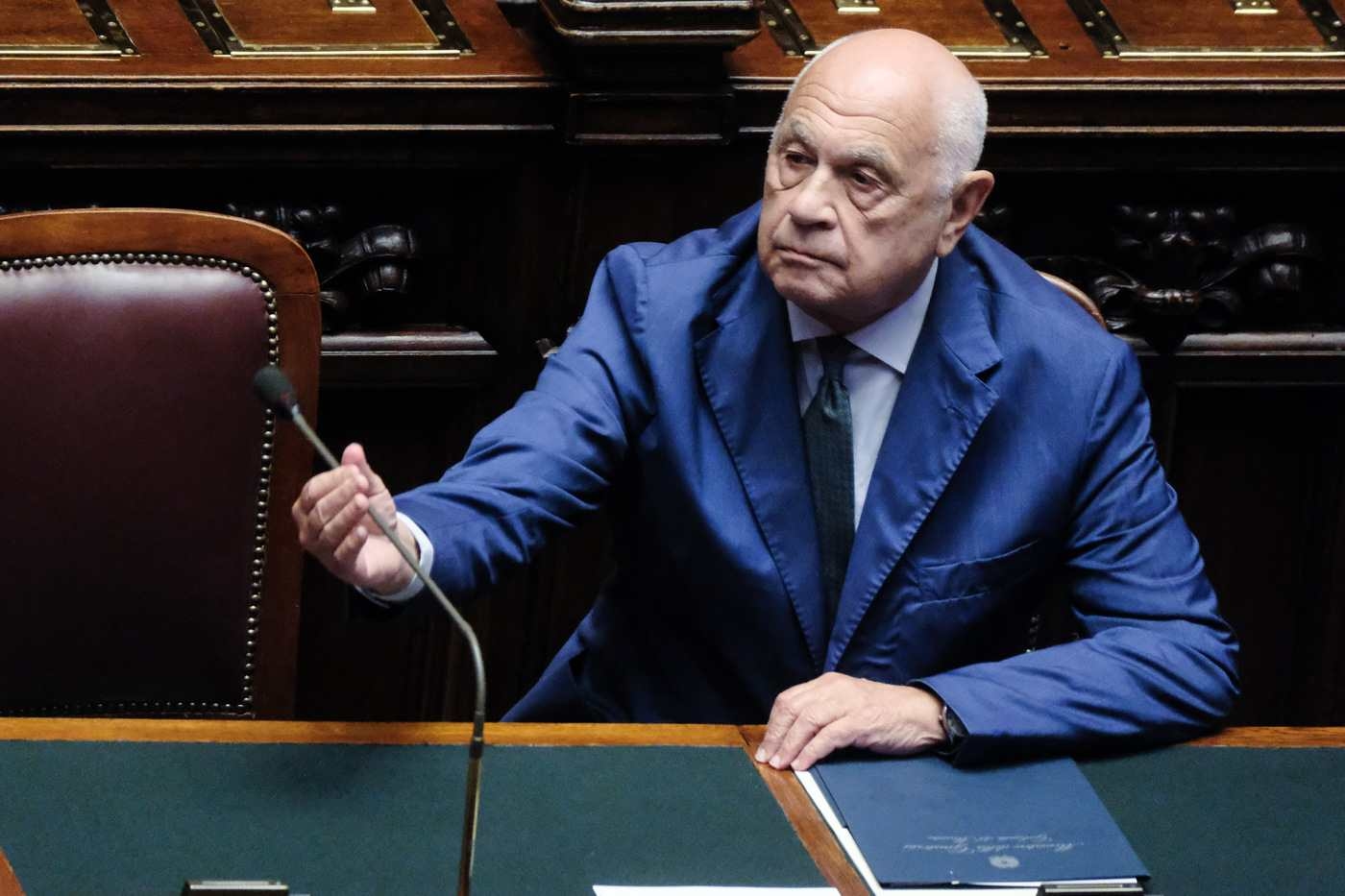 Tüm kelepçeleri ve hapishaneleri garantileyen bakan Carlo Nordio