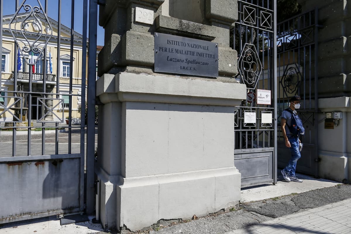 West-Nijlvirus veroorzaakt tweede sterfgeval in Lazio: een 77-jarige man die in het Spallanzani-ziekenhuis was opgenomen, overlijdt.
