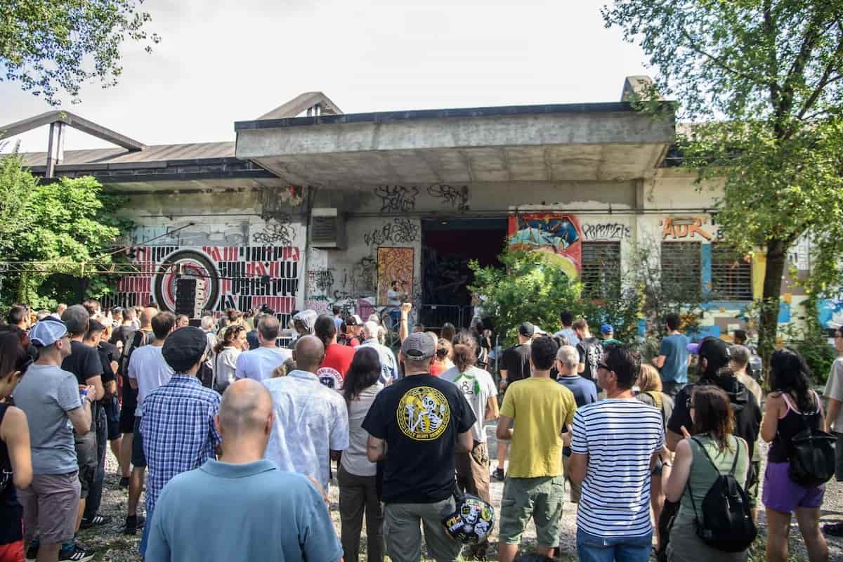 Leoncavallo evakuiert: Überraschungsaktion im historischen besetzten Mailänder Sozialzentrum