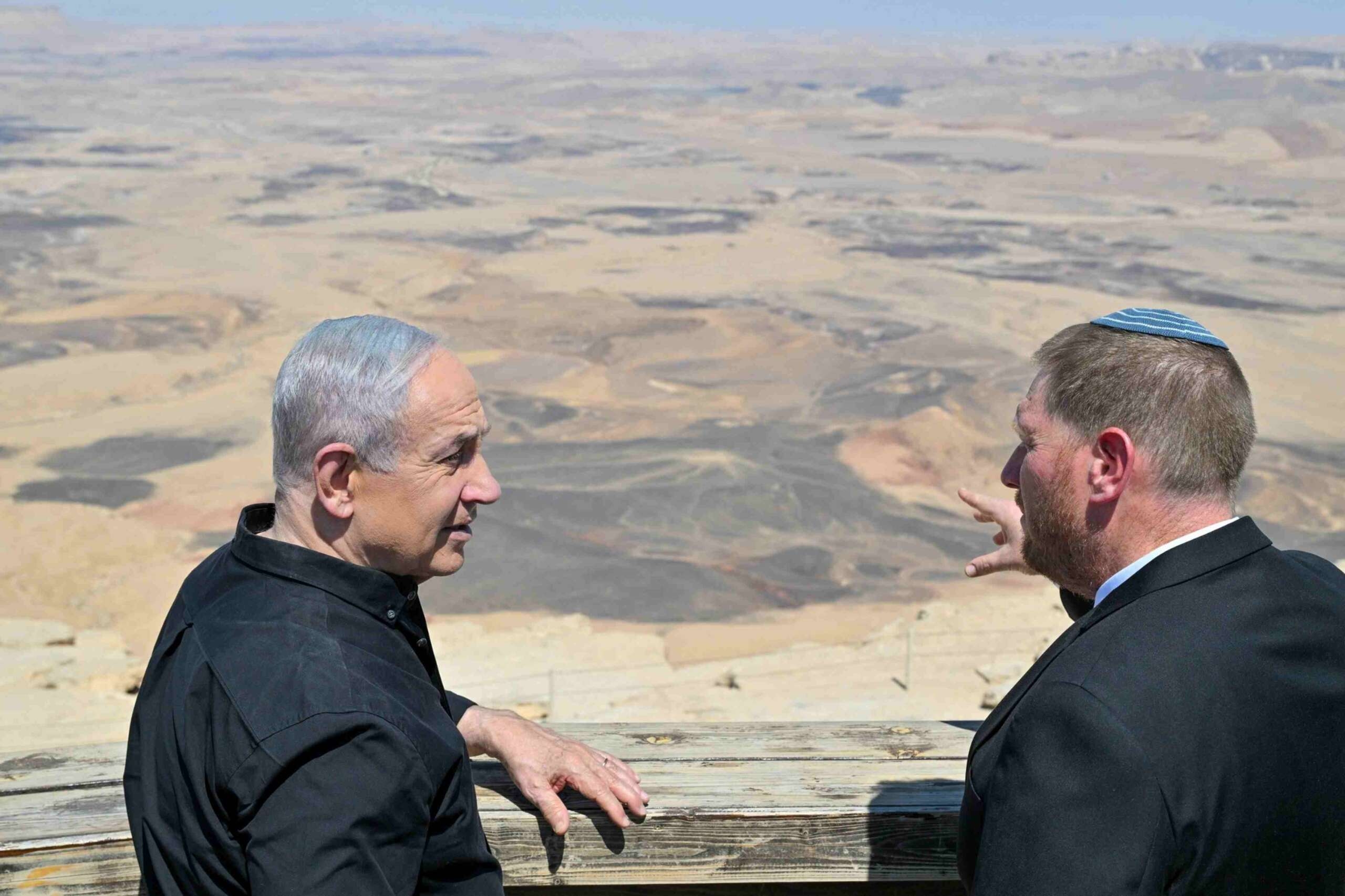 Netanyahu despide a quienes se oponen a la ocupación de Gaza, y Zamir, el jefe del Estado Mayor israelí, es despedido.