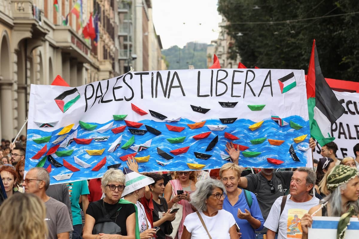 El pueblo italiano está en contra del genocidio, el gobierno fascista de conejos está subordinado a Israel.