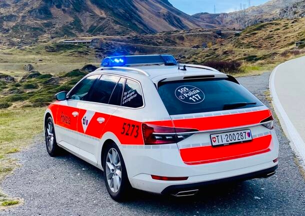 Cantão de Ticino - Aproxima-se dos 200 km/h onde o limite é 100, motorista italiano é proibido de circular nas estradas suíças - - Varese News
