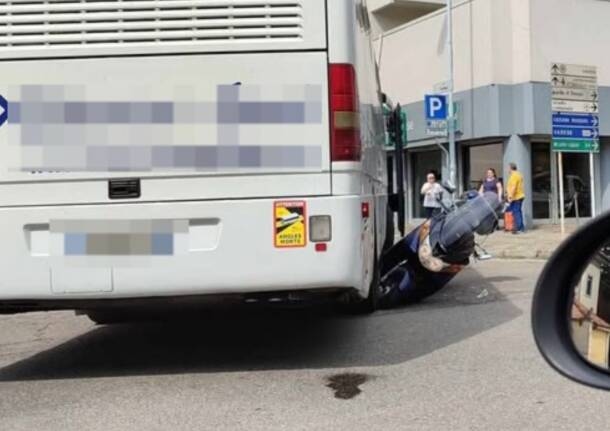 Gallarate - Colisión entre scooter y autobús en Gallarate, anciano herido - Gallarate/Malpensa - Varese News