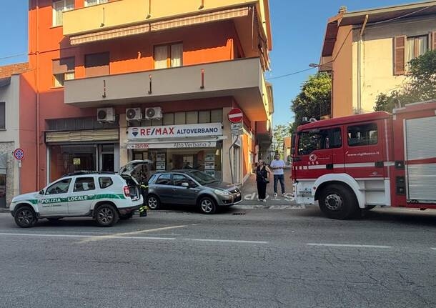 Besozzo - “Vi el coche moverse, salté para abrirlo y poner el freno de mano, pero estaba bloqueado”. Testigo del accidente de Besozzo habla - Noticias de Varese