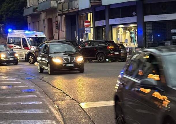 Varese - Two-car accident on Via Piave in Varese: three young people involved - - Varese News