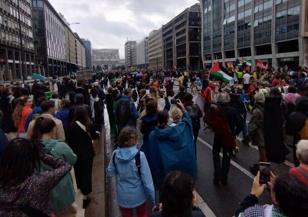 Milan - Manifestation pour Gaza : La marche « assiège » la gare centrale de Milan. Des affrontements éclatent à la gare. - Lombardie - Varèse News