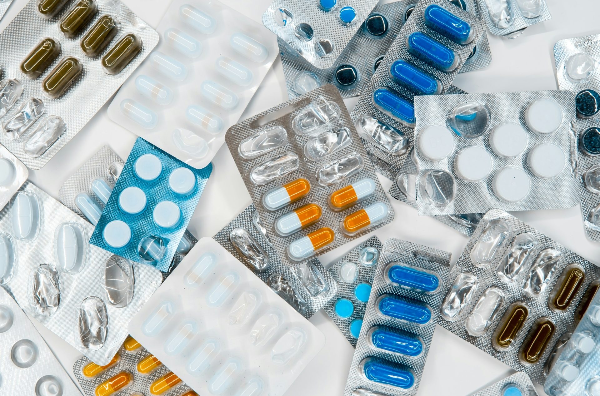 Adolescentes: menos drogas, mais cigarros eletrônicos, medicamentos e jogos de azar
