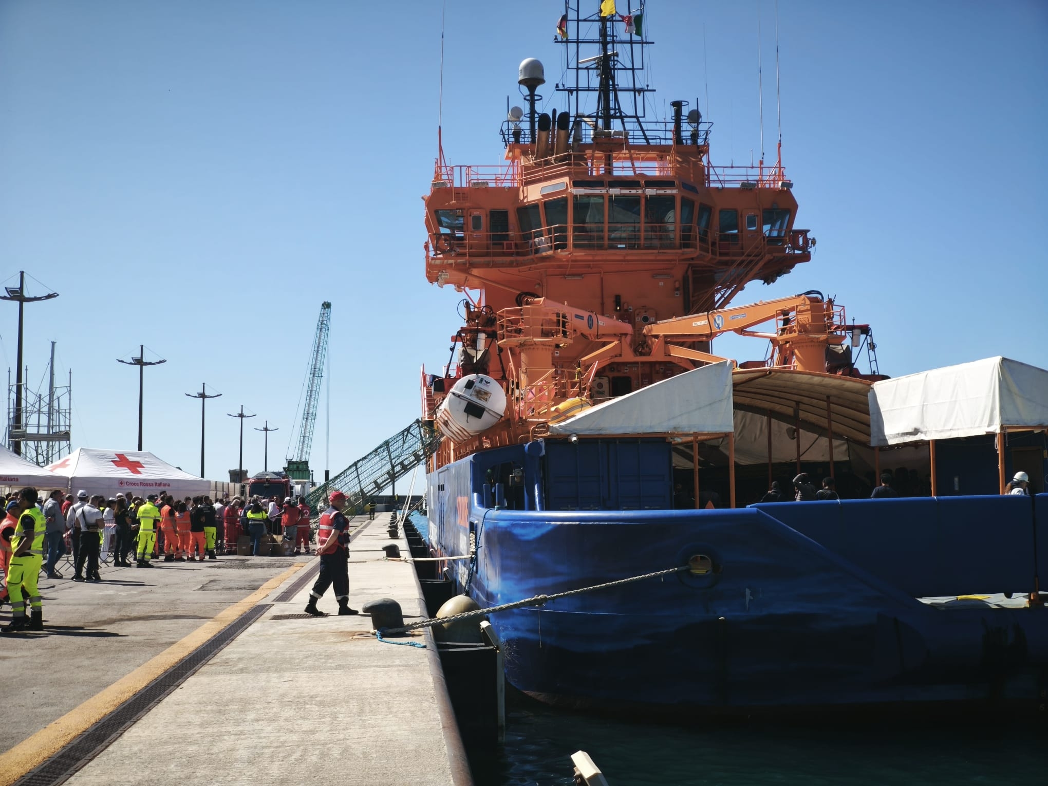 Inmigración, así recibe Salerno el barco de los niños