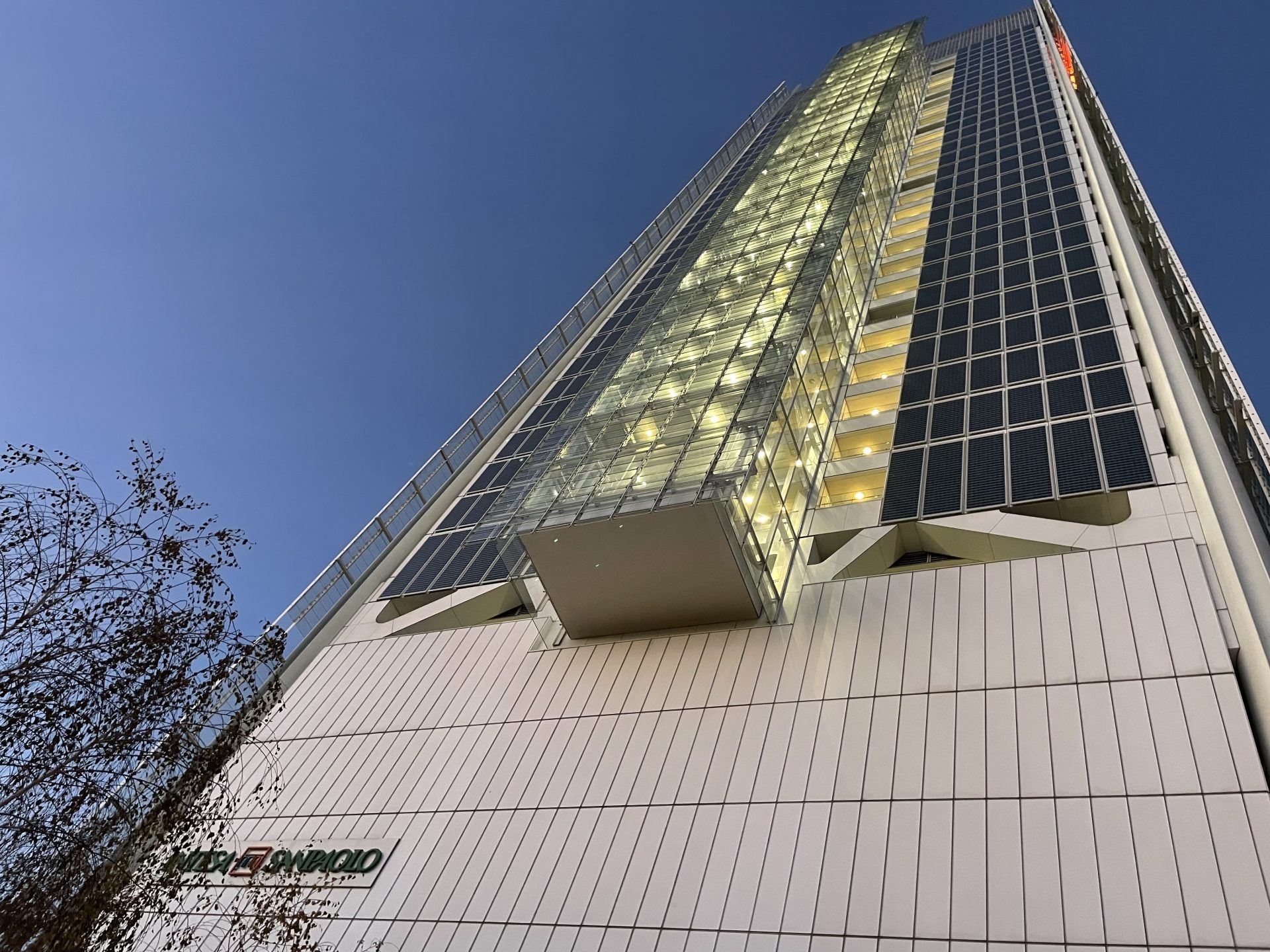 Intesa Sanpaolo: All the social and green aspects of its record-breaking half-year report.