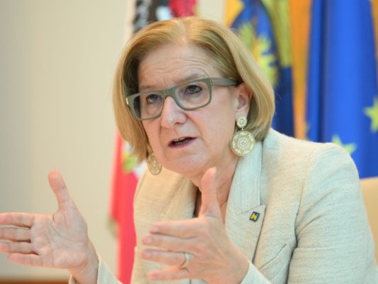 Mikl-Leitner: "Dobbiamo stringere la cinghia"
