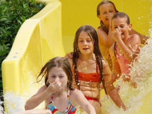 Het zomerweer bracht een achtbaanrit naar de baden