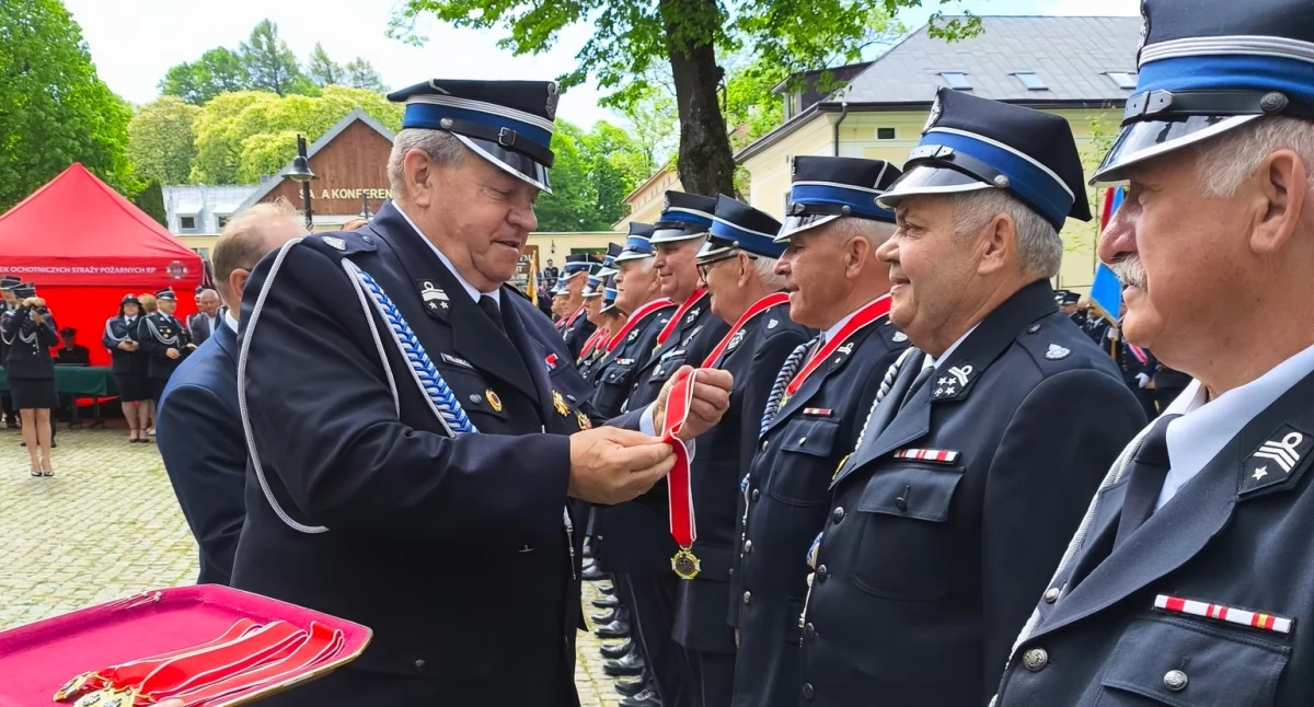 Strażacka brać stanęła u stóp Matki Bożej Kalwaryjskiej
