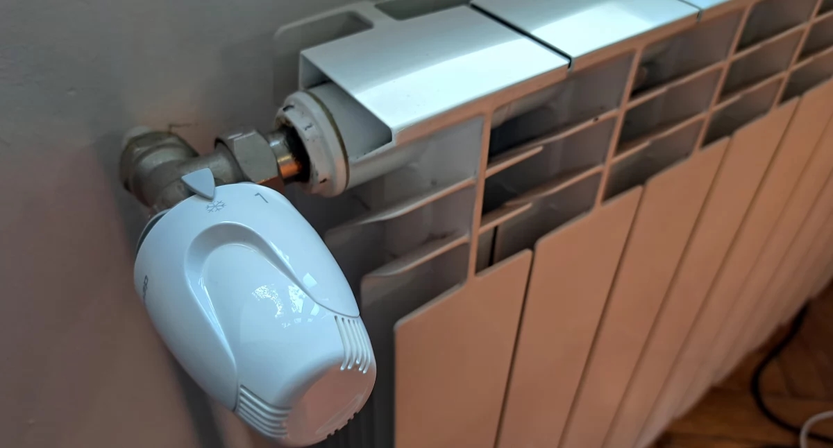 Maio não está nos mimando com temperaturas, e os radiadores estão no mínimo. Moradores não aceitam decisão da PSM