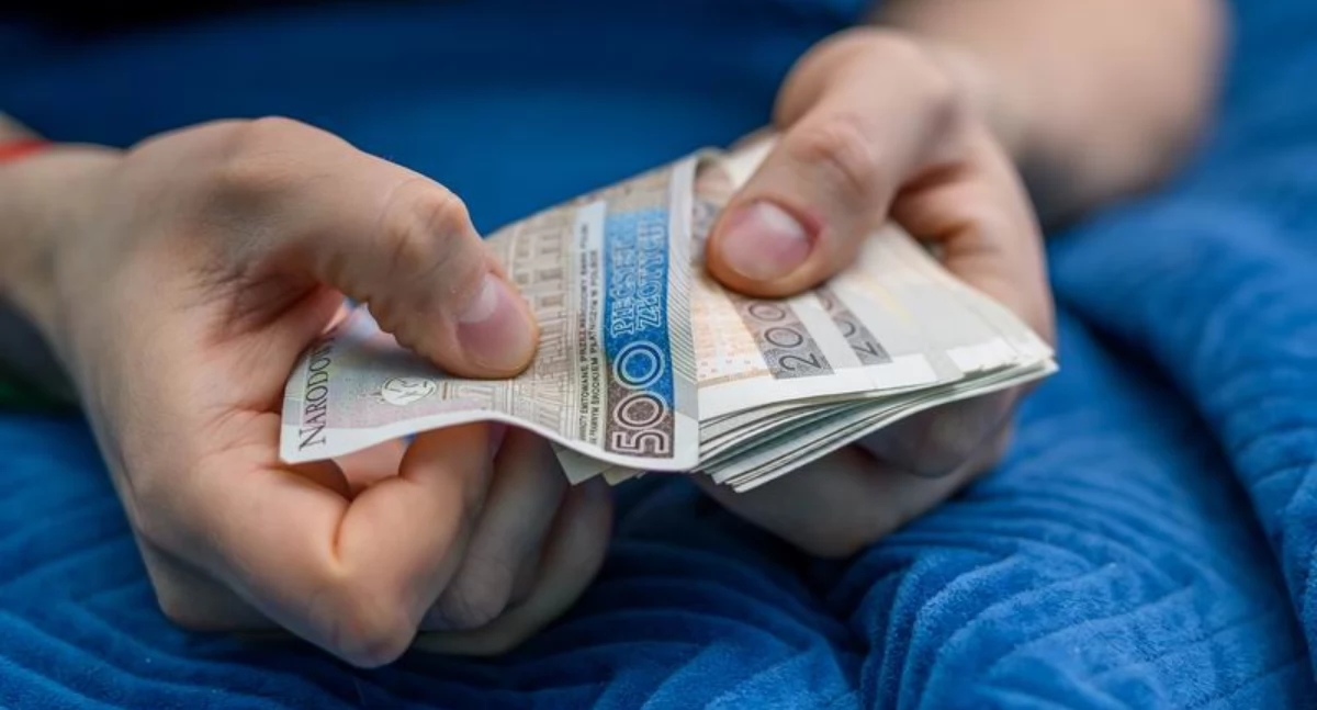 Pracownik ZUS niespodziewanie puka do drzwi? Uważaj, to może być próba oszustwa