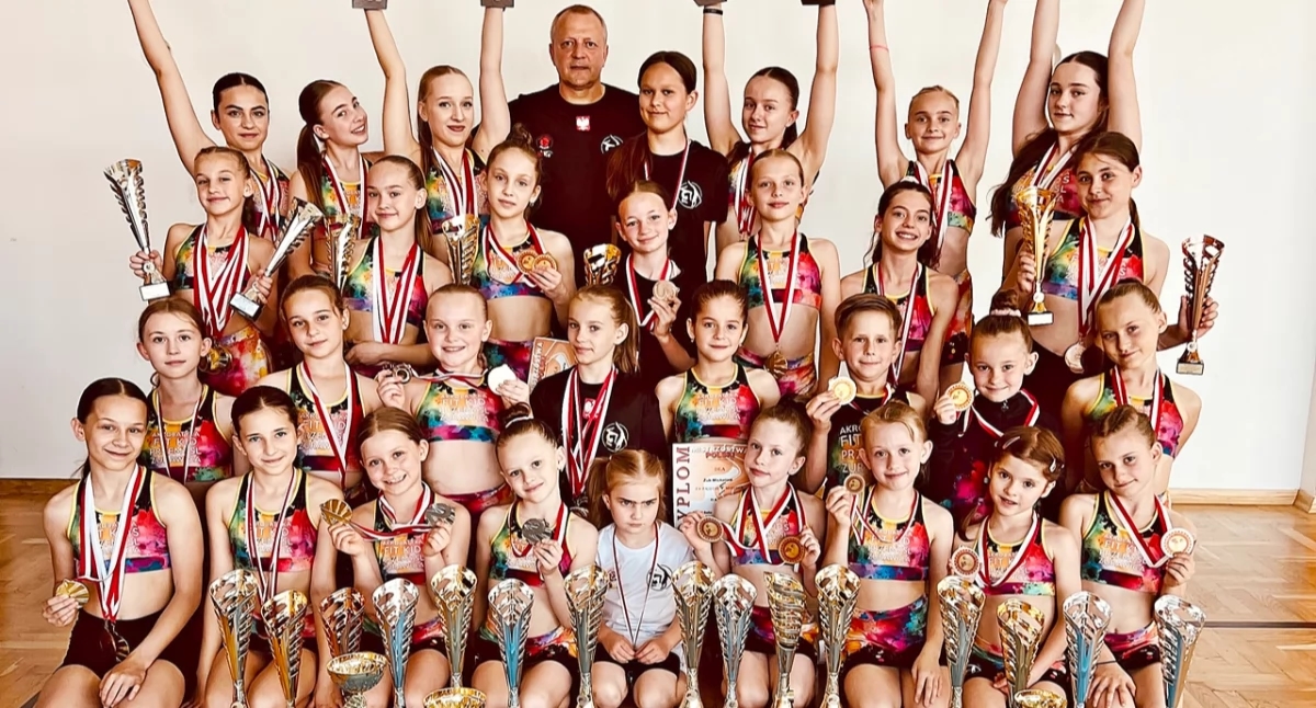 Acrobatics Fit Kid Przemyśl tirou a sorte grande em Lubliniec [FOTOS]