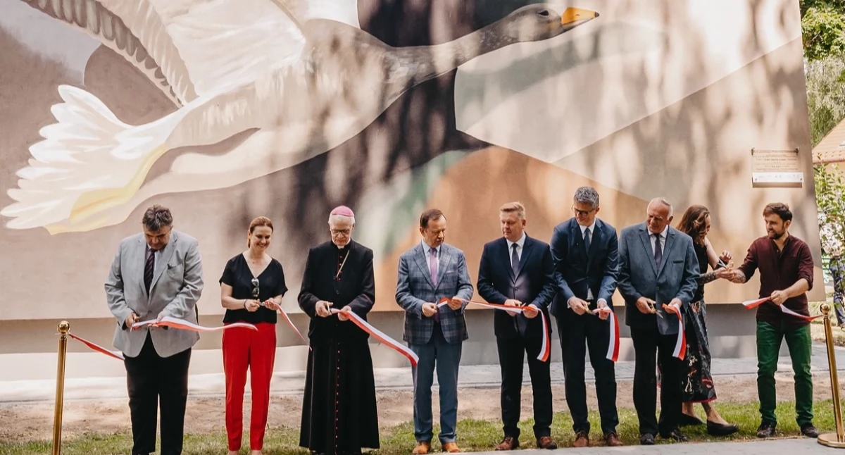 Un murale di W. Dzieduszycki decorava il muro di un edificio in via Stanisław Gajeckiego.