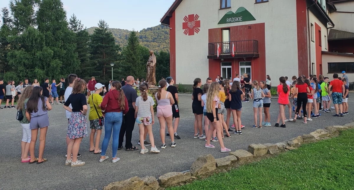 Niet zomaar een vakantie – de Caritas Zomercampagne 2025 is begonnen
