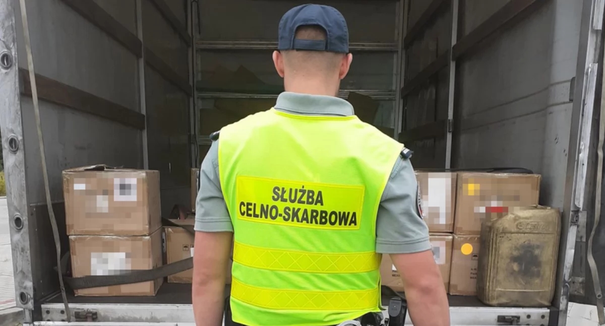 Yaklaşık 6 bin adet tek kullanımlık elektronik sigara ele geçirildi.