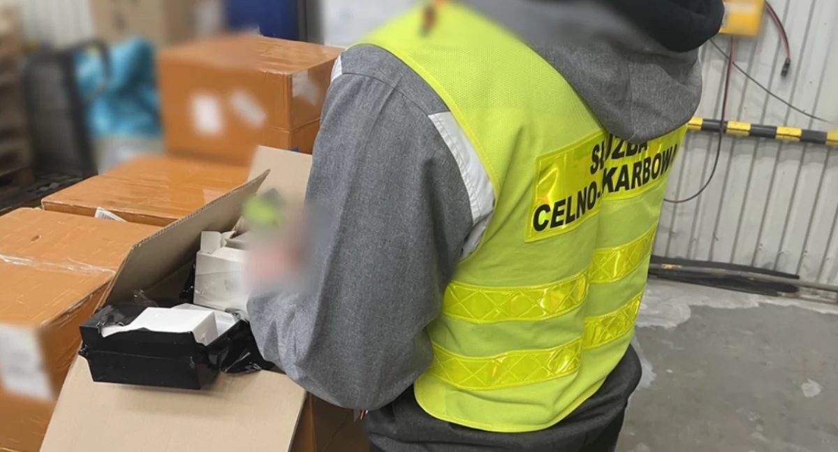 Merce illegale scoperta durante l'ispezione di una spedizione in un impianto di smistamento a Podkarpacie