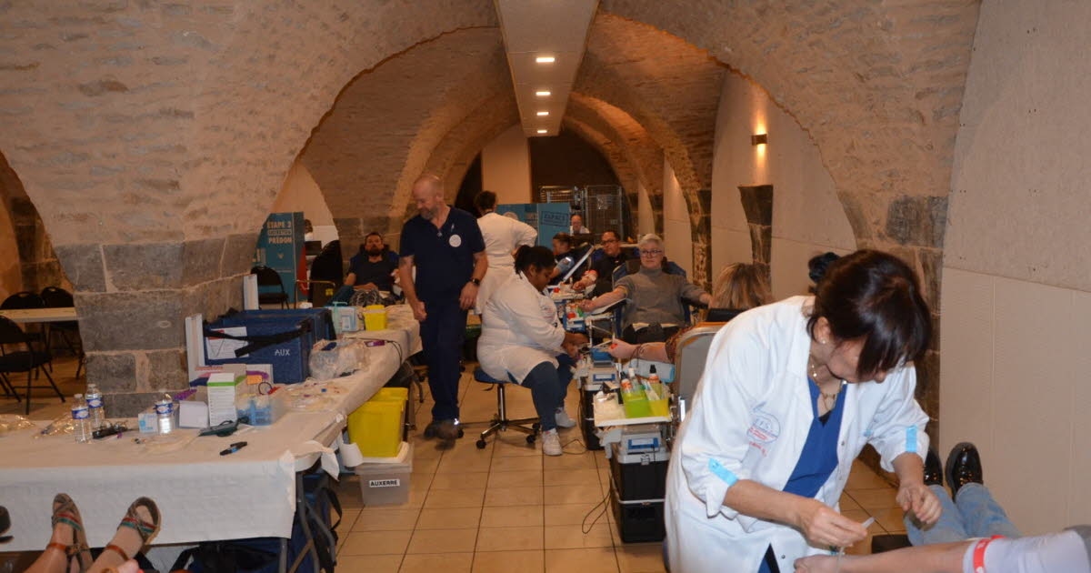 Semur-en-Auxois. Kan bağışı kampanyasında büyük bir başarı.