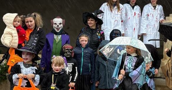 Vitrey. Halloween bajo la lluvia