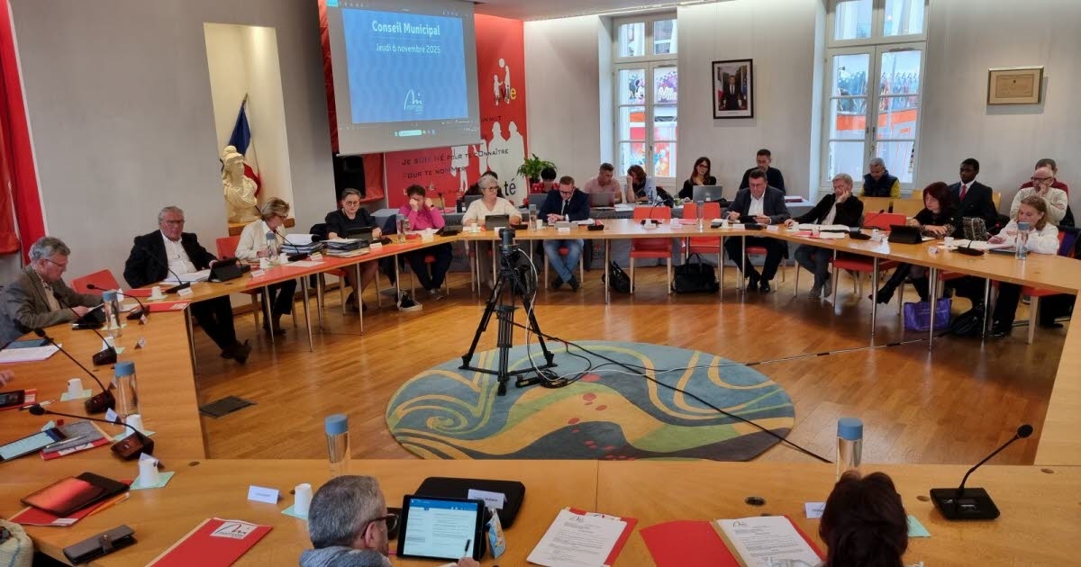 Монсо-ле-Мин. Должность заместителя мэра Ги Сувиньи была вакантной и была упразднена.