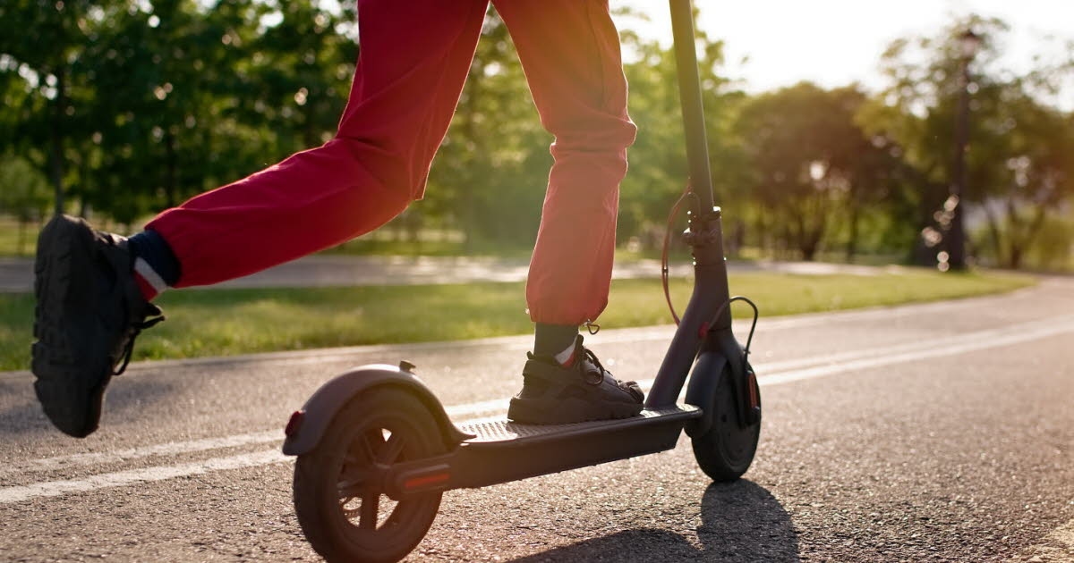 Montceau-les-Mines. Roller, Elektrofahrräder und Mopeds sind in Fußgängerzonen unter Androhung einer Geldstrafe verboten.