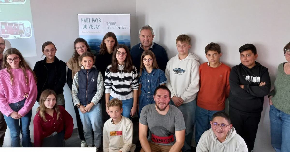 Haut Pays du Velay. Young people gathered for their first community council meeting.