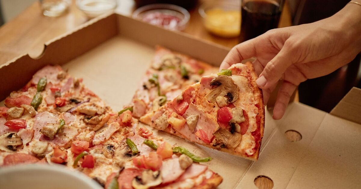 La pizza riscaldata ha un sapore fresco e croccante quando si usa il metodo Domino's