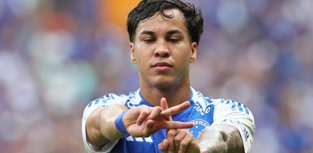 Kaio Jorge beëindigt doelpuntendroogte, Cruzeiro verslaat Vitória en blijft dicht bij de koploper.