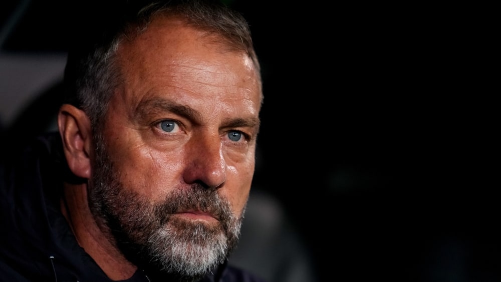 Его перехитрили по стандартной схеме, но Флик придерживается своей рискованной тактики.