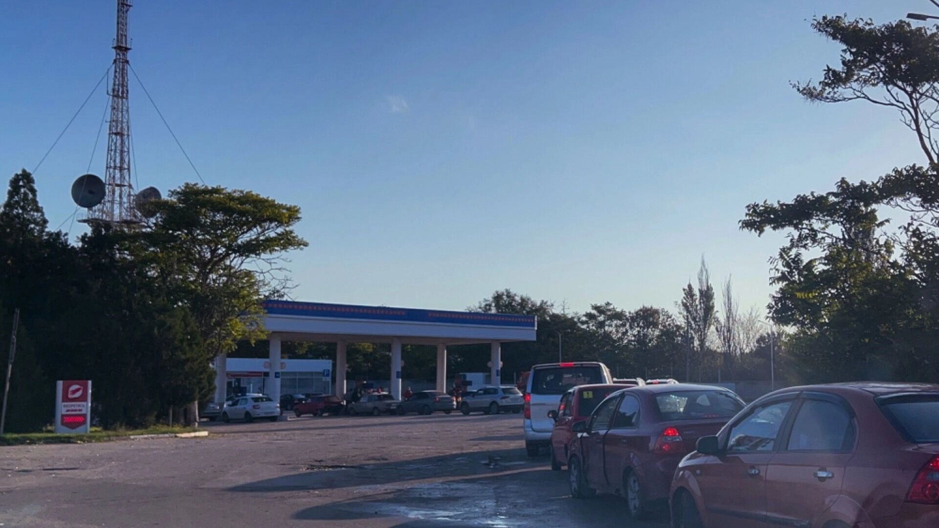 Бодяжить «по закону»: в бензин разрешили добавлять спирт и вредный монометиланилин