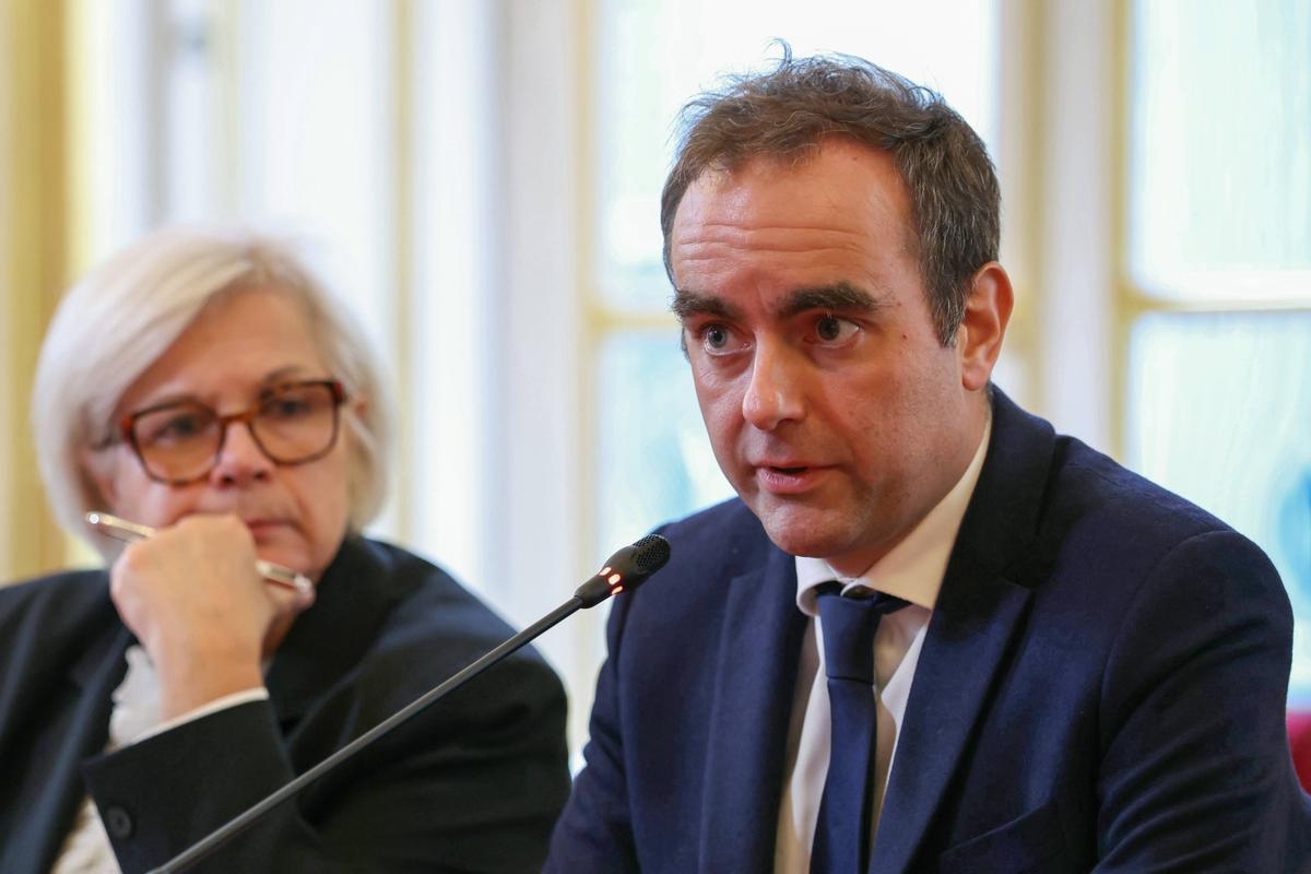 Budżet na rok 2026: Zamrożenie emerytur i świadczeń socjalnych, podatek od spółek holdingowych... Co zawiera projekt ustawy?