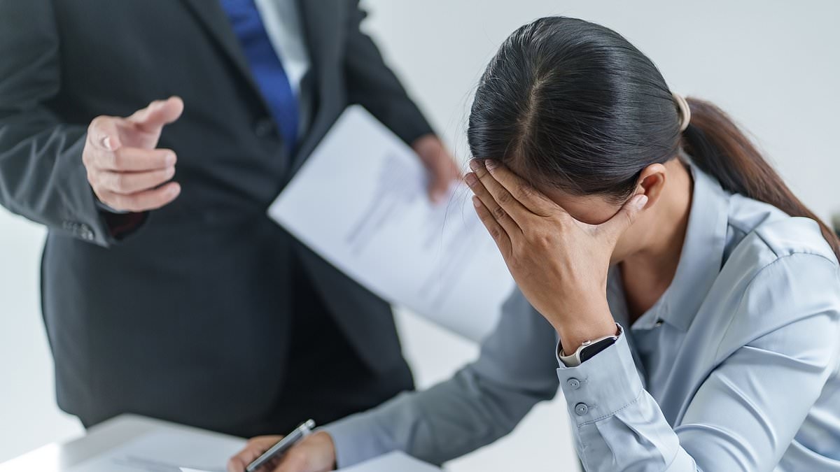 Kosztowna wojna z kobietami: RUTH SUNDERLAND twierdzi, że populistyczna ekonomia zaszkodzi nam wszystkim