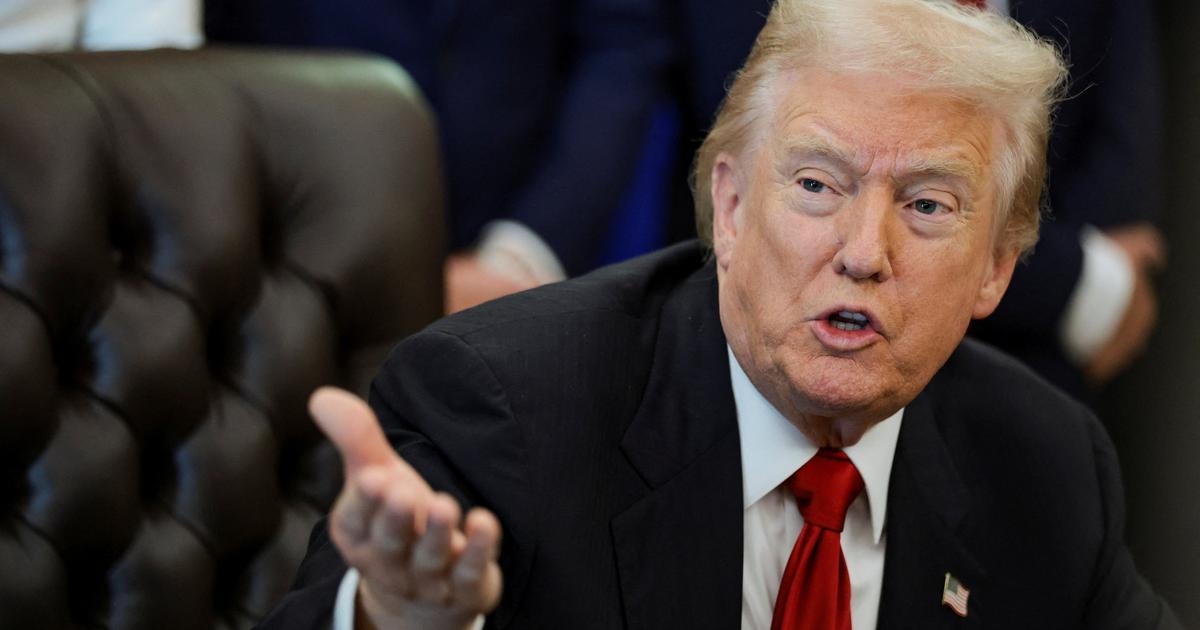 Верховный суд разрешил Трампу запретить выдачу паспортов, не соответствующих полу, указанному при рождении