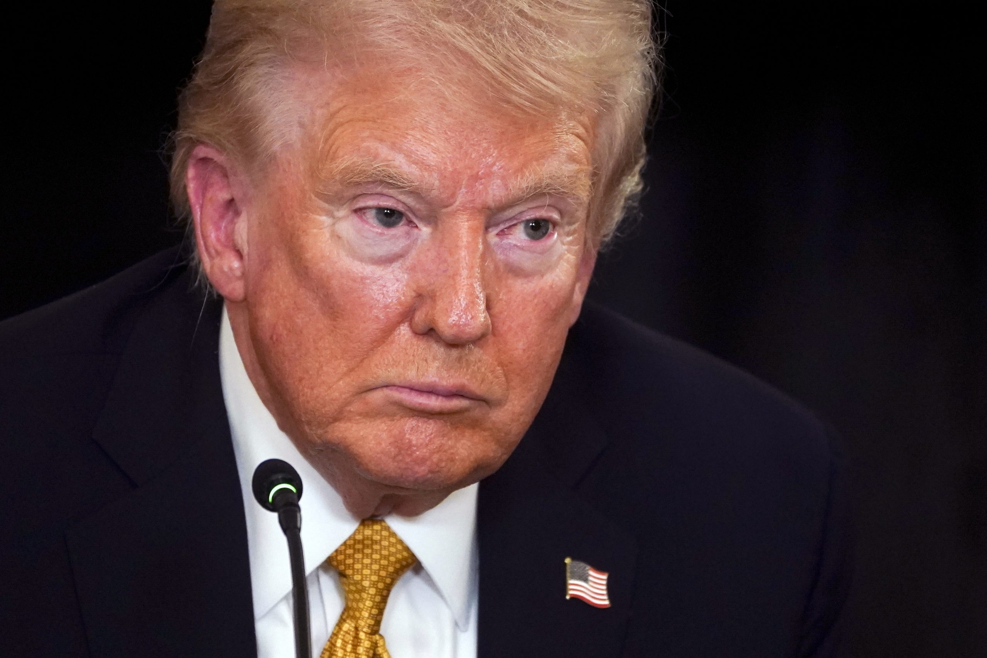 Donald Trump sospende i negoziati commerciali con il Canada
