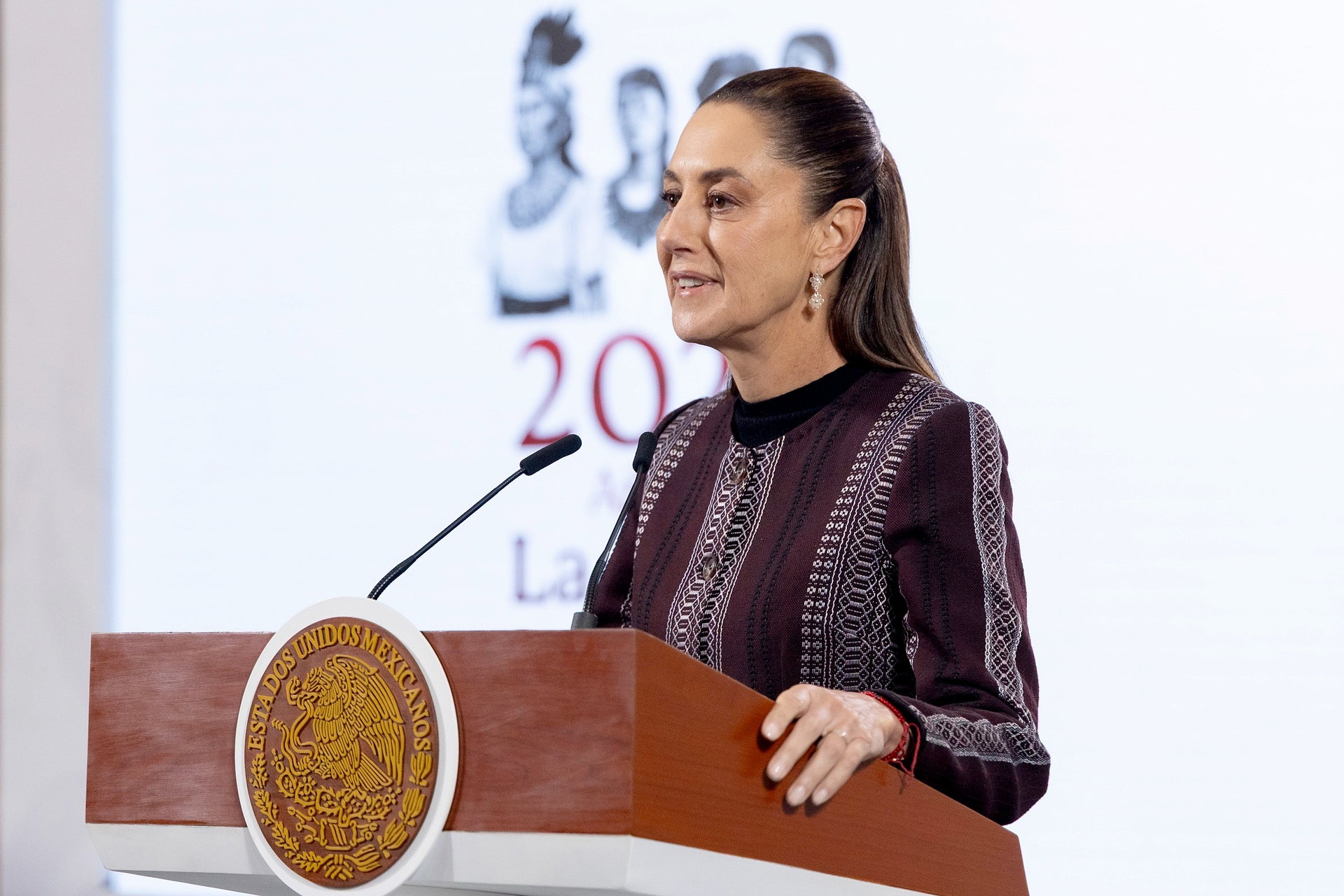 Claudia Sheinbaum evita di parlare della sospensione dei negoziati tra Stati Uniti e Canada.