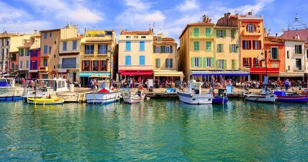 Simon Calder teilt einen europäischen Geheimtipp, der „absolut magisch“ ist und nur 1 Stunde von Großbritannien entfernt liegt.