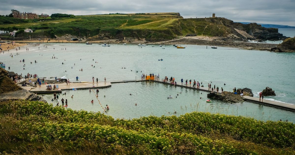 A piscina de maré "mágica" é de uso gratuito e "perfeita para nadar no inverno".