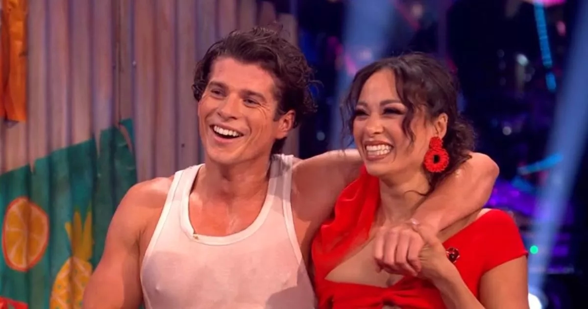 Lewis Cope di Strictly sostiene che la star di Traitors sostituirà Claudia Winkleman e Tess Daly