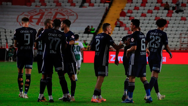 Antalyaspor, Bursaspor'u kupa dışına itti!