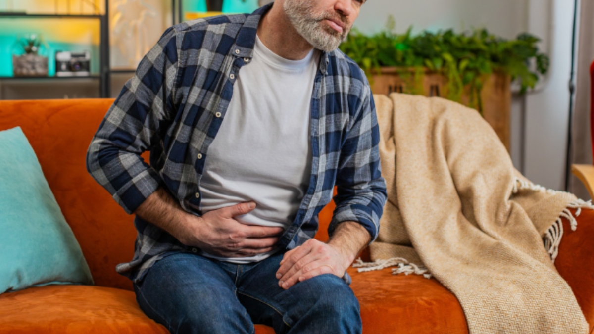 Reflüden mi muzdaripsiniz? Mayo Clinic, bunun zararsız bir rahatsızlık olmaktan çok uzak, çok ağrılı olabileceği ve kansere yol açabileceği konusunda uyarıyor.