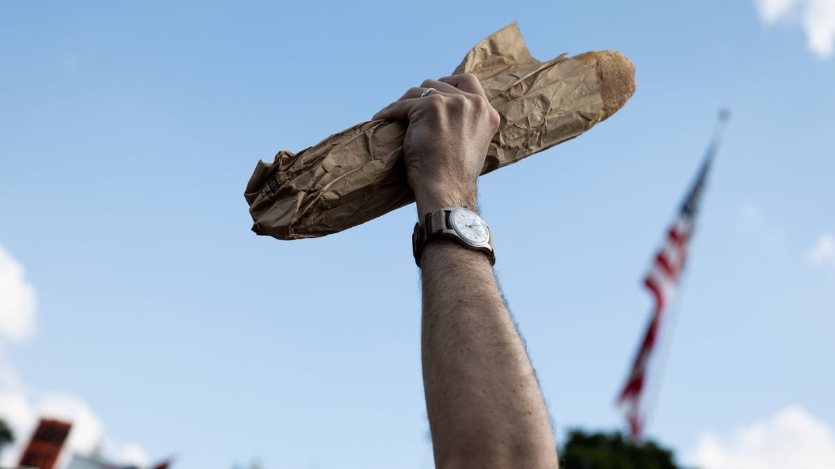 Política estadounidense | Icono de las protestas contra Trump: Absolución del "Hombre Sándwich"