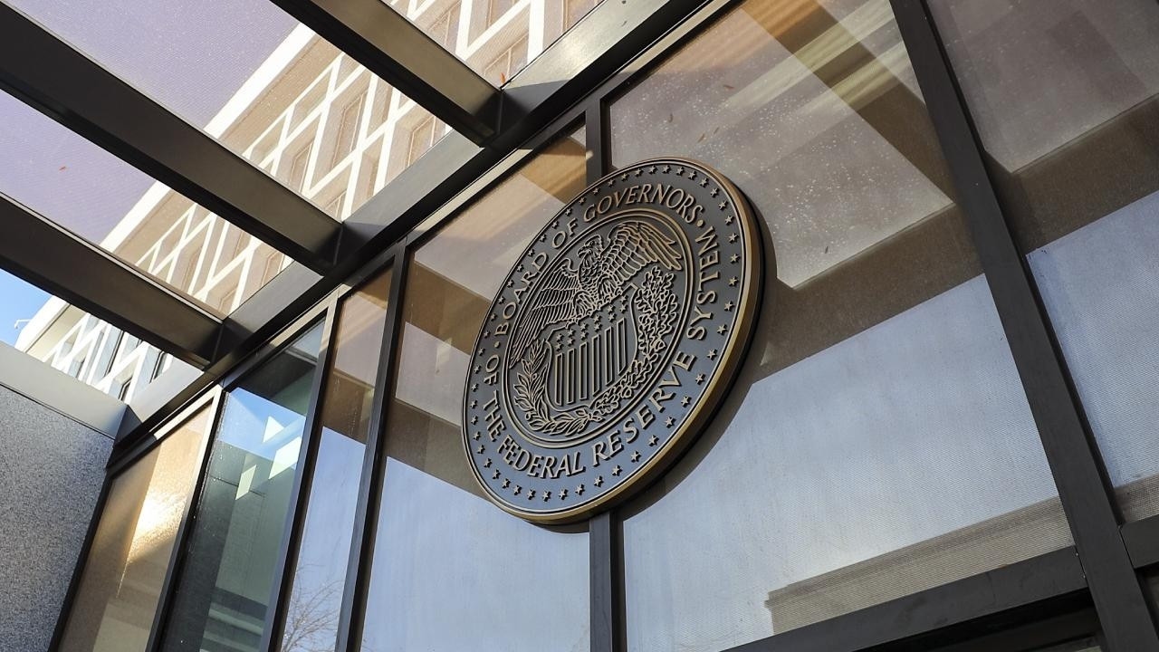 Raport Fed: Niepewność polityczna to największe ryzyko dla stabilności finansowej