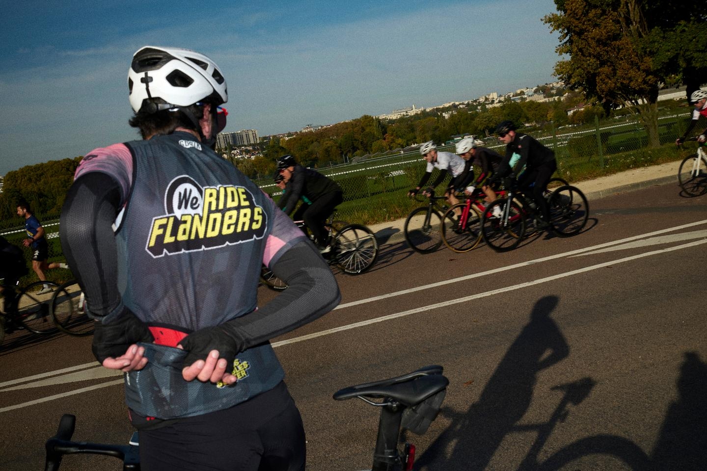 «Я люблю надевать велошорты, особенно когда у меня побриты ноги», — говорит «Мамил», эта пятидесятилетняя девушка, которая любит лайкру и шоссейный велоспорт.