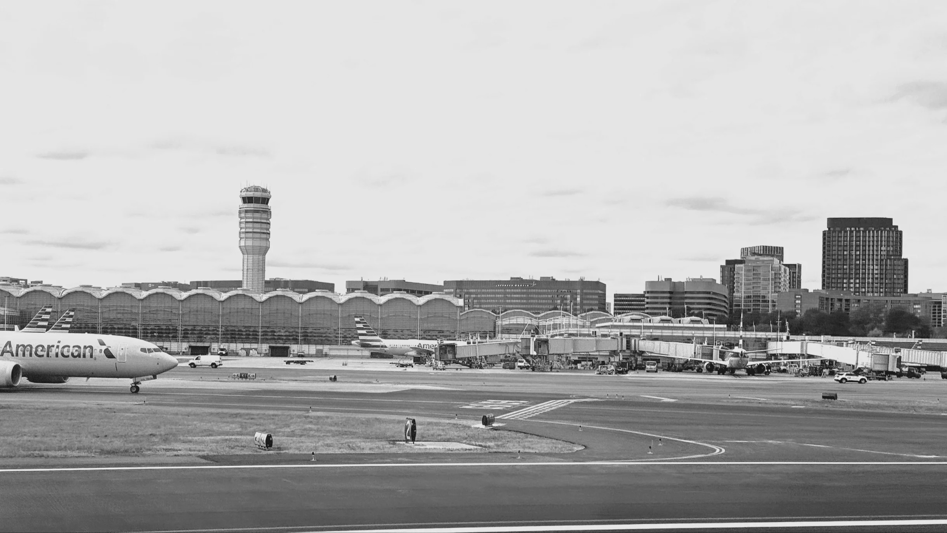 Bomb threat at popular airport suspends all flights