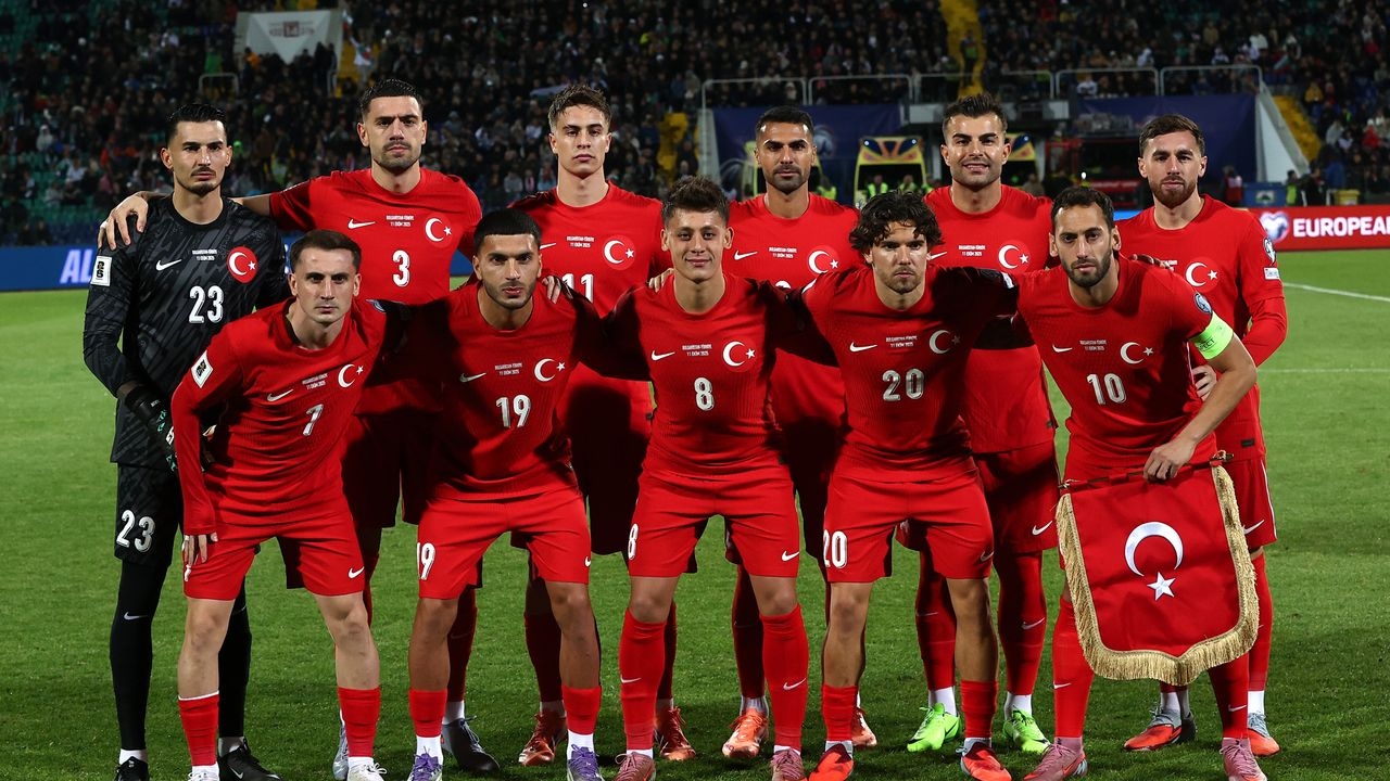 Hakan Çalhanoğlu wore the national jersey for the 100th time
