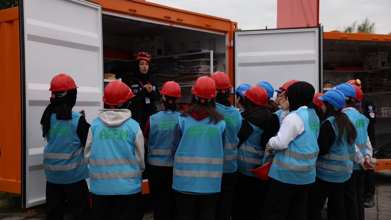 Afetlere karşı güçlü Arnavutköy: 10 adet afet konteyneri hizmete alındı