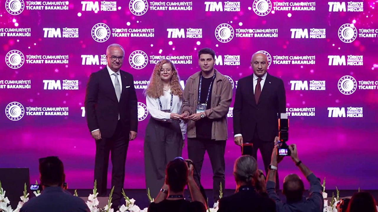 The AI-powered 'job interview' project won an award.