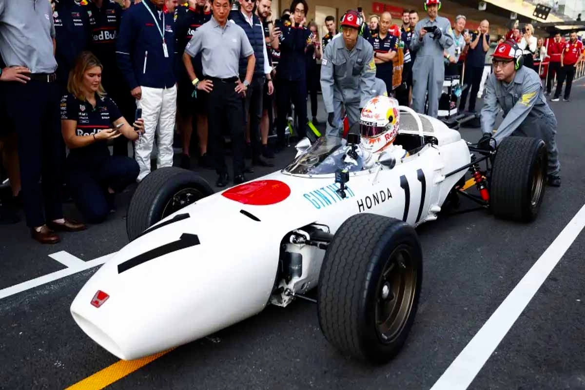 Yuki Tsunoda fa rivivere la Honda RA272 in un tributo storico in Messico